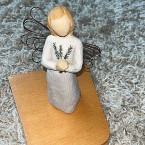 Willow Tree 2001 Angel of Remembrance, Demdaco Susan Lordi, Figurine.